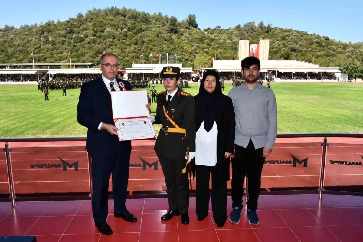 Şehit Ömer Halisdemir\'in kızı teğmen oldu