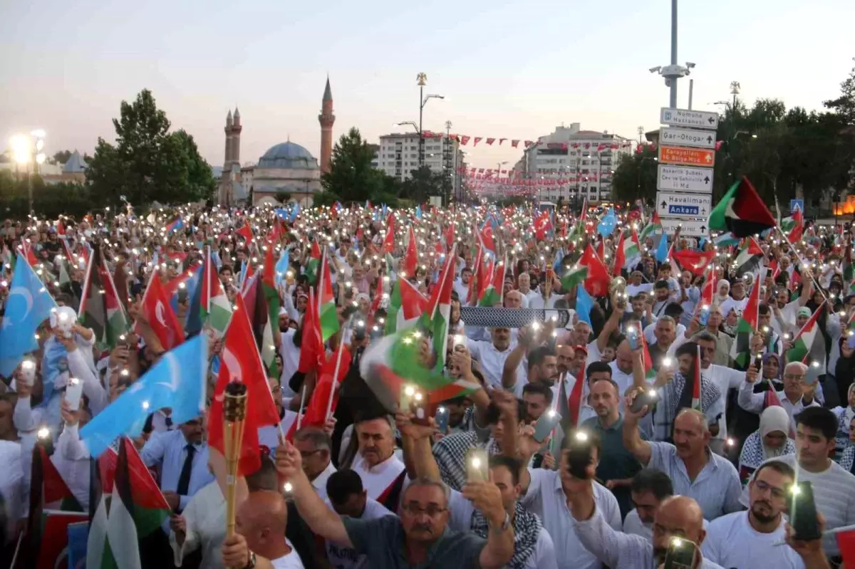 Sivas\'ta İsrail Saldırılarına Protesto Yürüyüşü