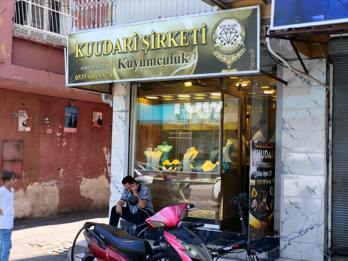 Adana\'da Kuyumcudan Altın Soyuldu