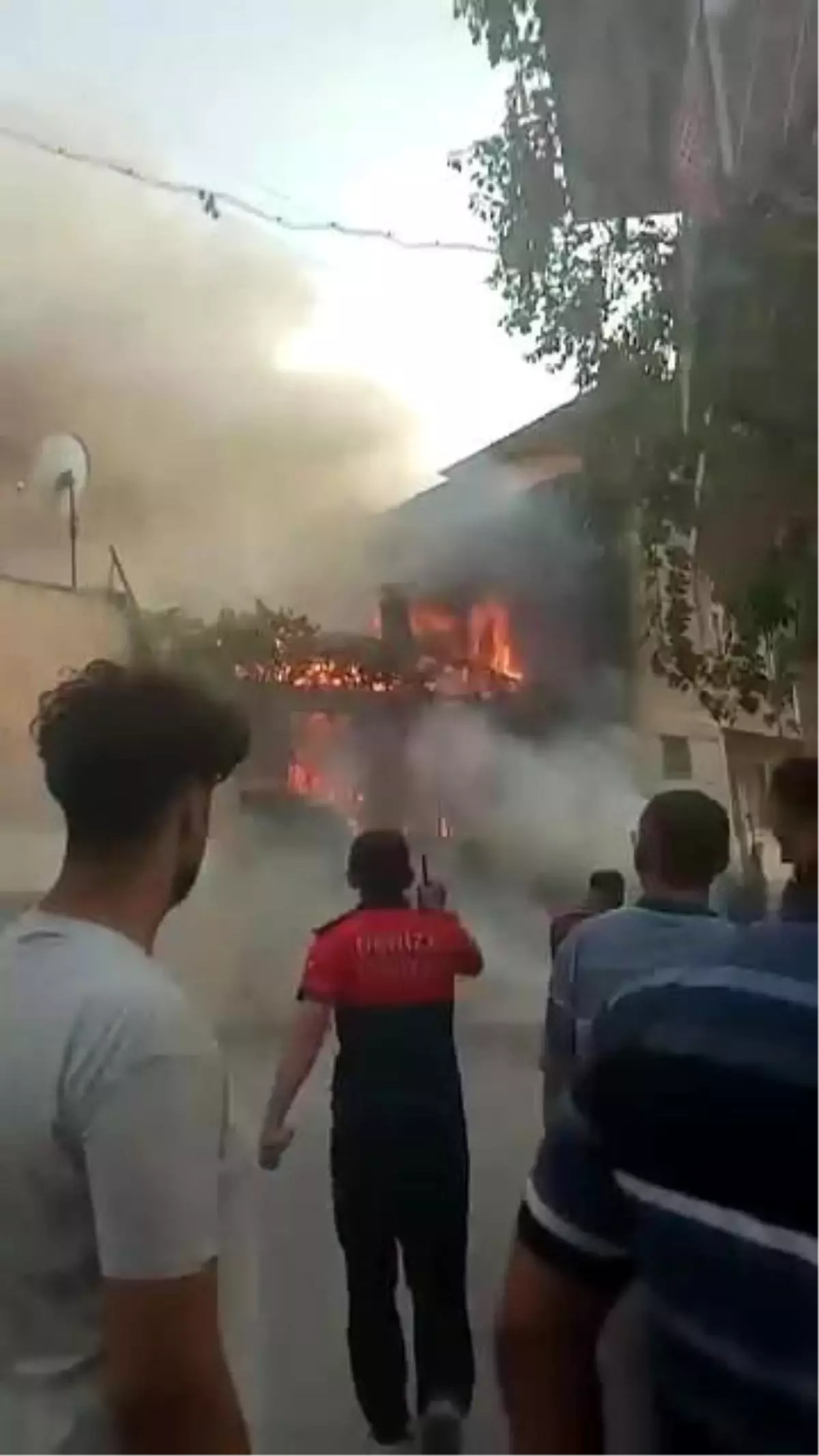 Denizli\'de Tek Katlı Evde Yangın Çıktı