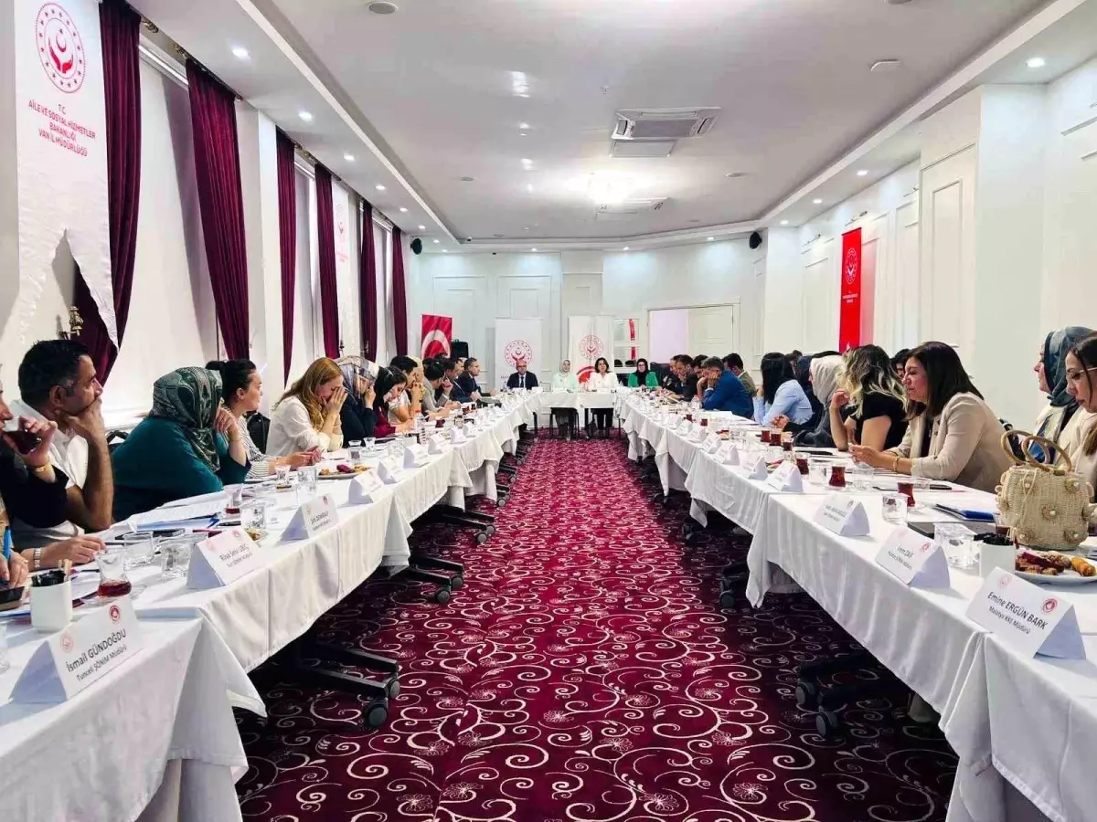 Van\'da Kadın Hizmetleri İstişare Toplantısı