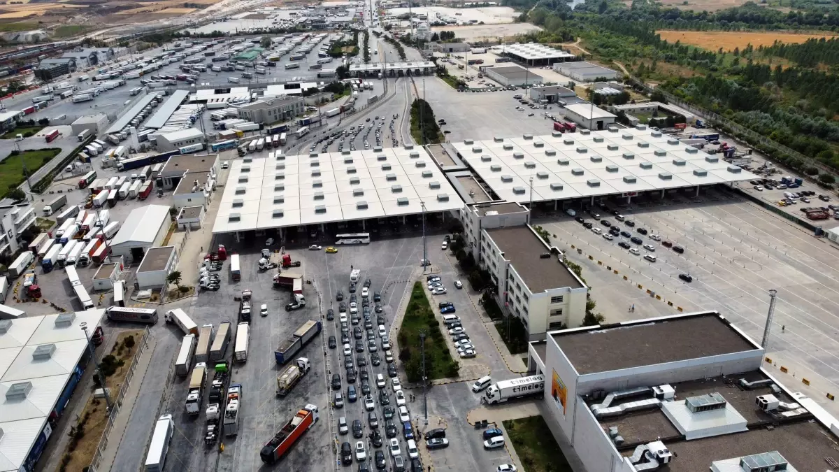 Gurbetçiler Türkiye\'ye Veda Ediyor