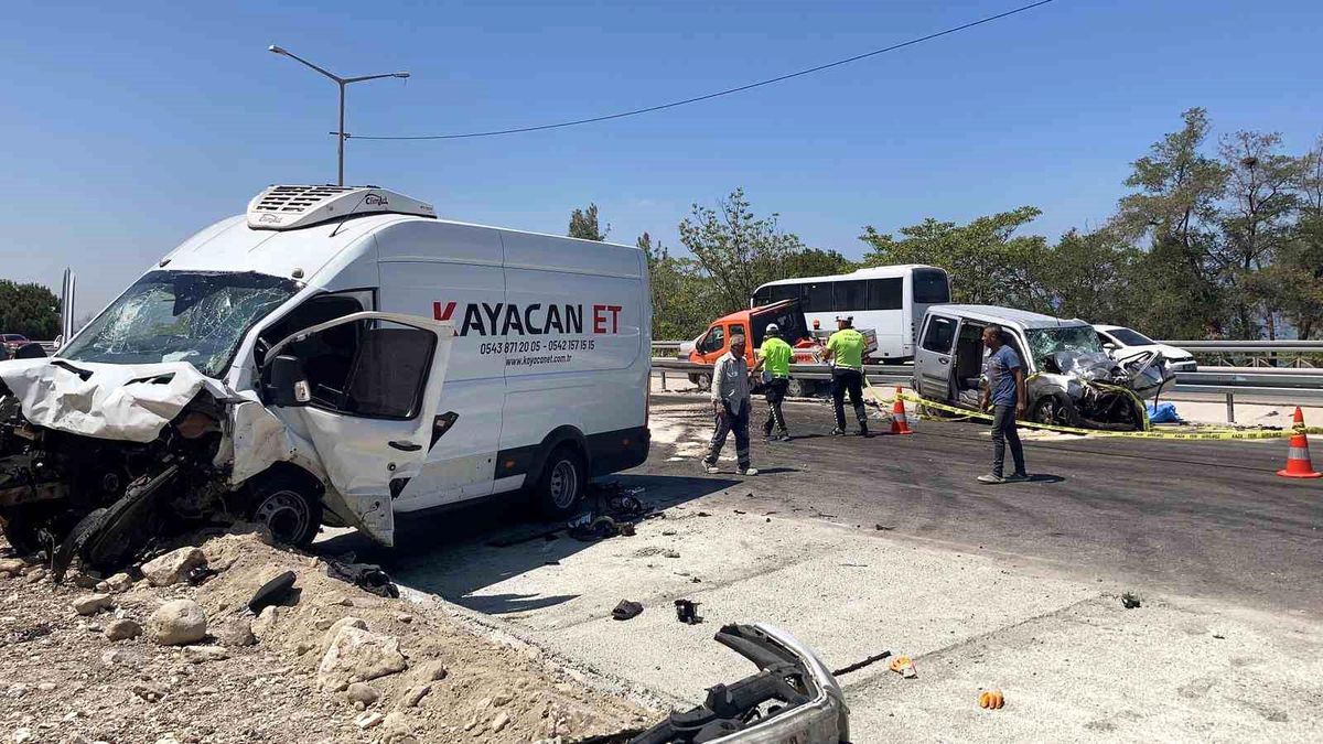 Burdur\'da Trafik Kazası: 1 Ölü, 6 Yaralı