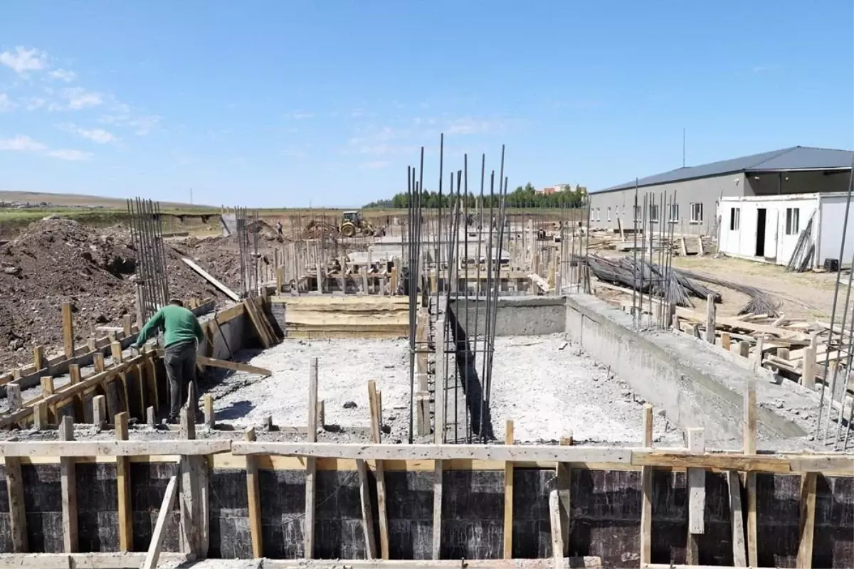 Ardahan\'da Modern Galericiler Sitesi İnşaatı Hızla İlerliyor
