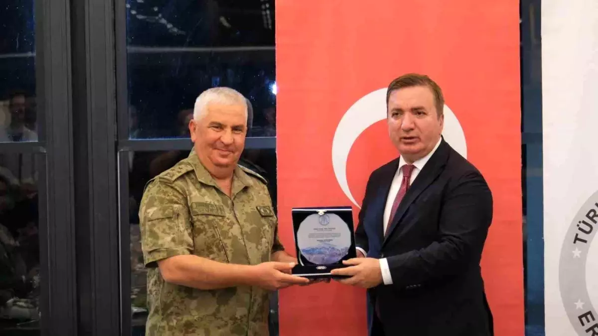 Emekli Komutanlara Veda Yemeği Düzenlendi