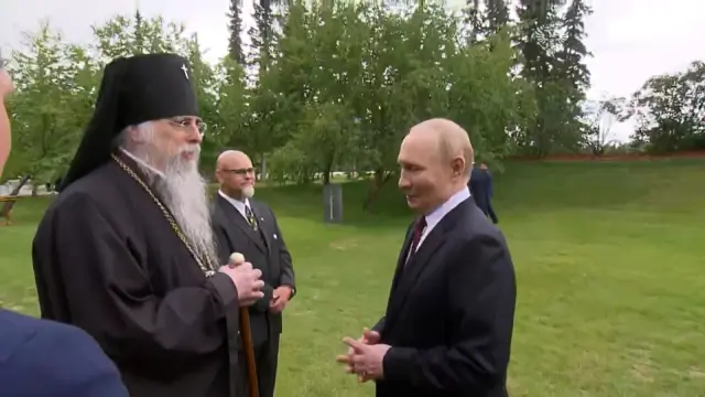 Putin, Trump ile yiyeceği yemeği iptal etti, Rusya'ya dönmeden mezar ziyareti yaptı