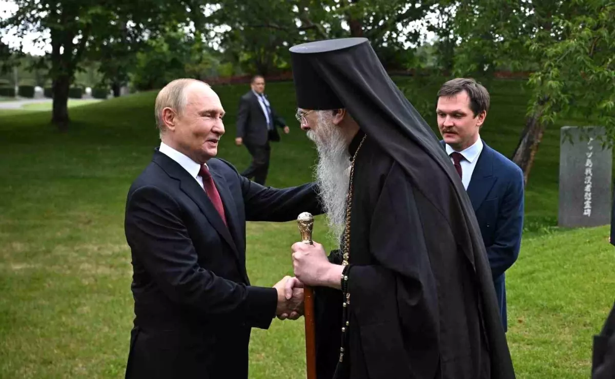 Putin Alaska\'da Sovyet Pilotlarının Mezarı Ziyareti