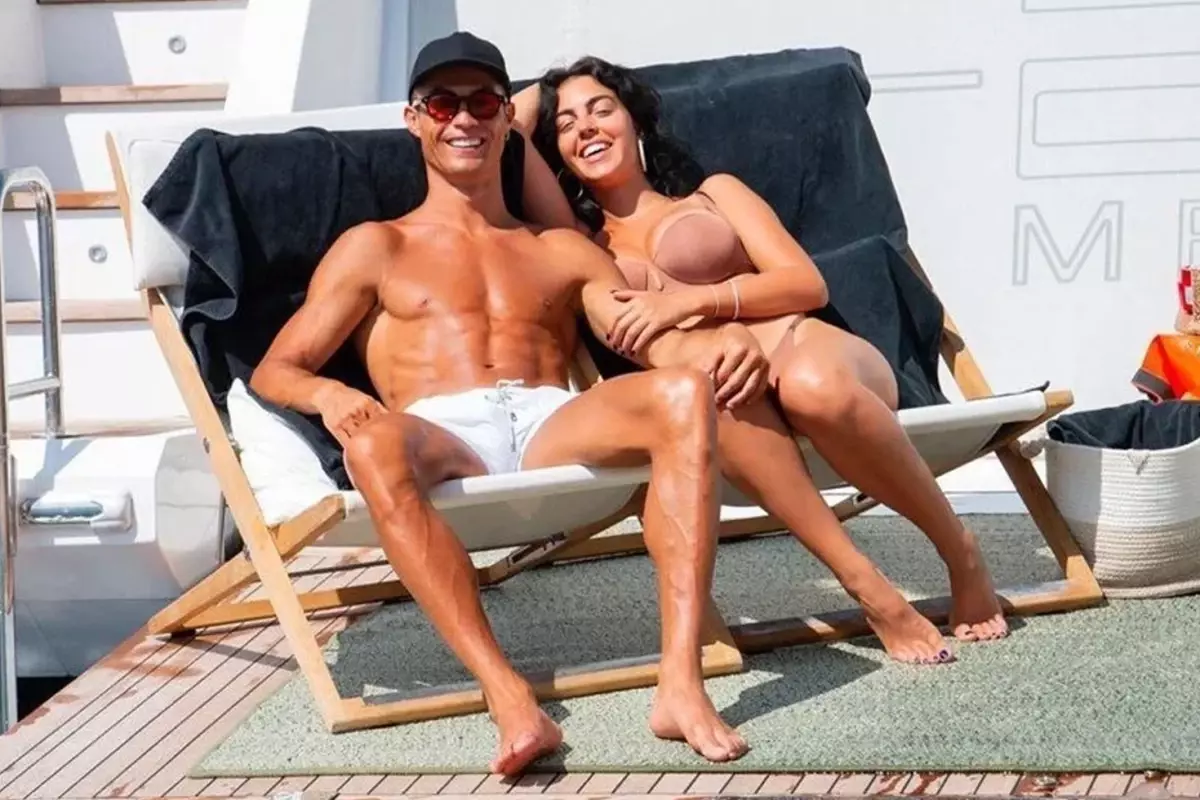 Yok artık daha neler! Ronaldo\'dan çocuklarının annesine servet değerinde hediye 
