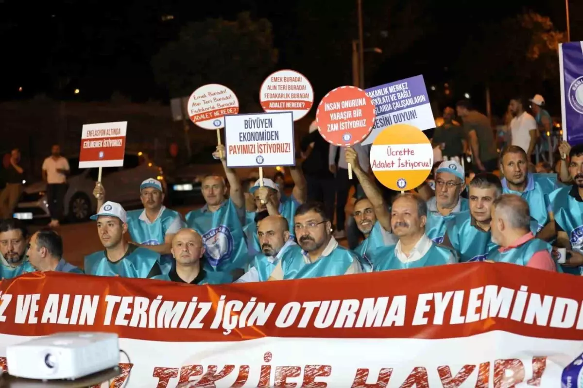 Sağlık-Sen 81 İl\'de Oturma Eylemi Düzenledi