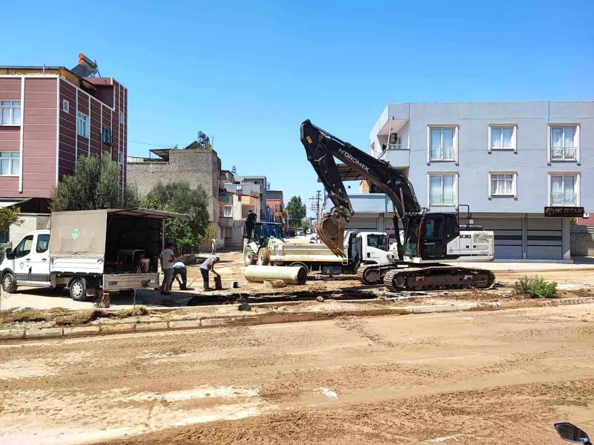 Adana\'da Su Borusu Patladı, Sokaklar ve Evler Sular Altında Kaldı