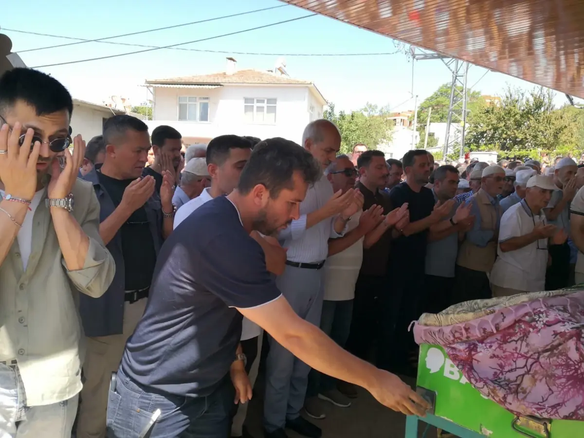 TBMM Başkanı Kurtulmuş, Cenaze Törenine Katıldı