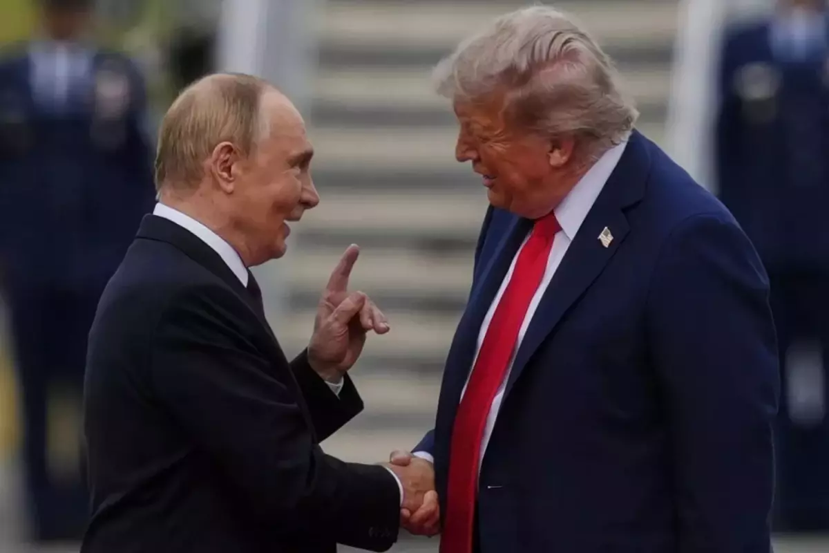 Trump zirvesi sonrası kurmaylarıyla bir araya gelen Putin\'den kritik mesaj
