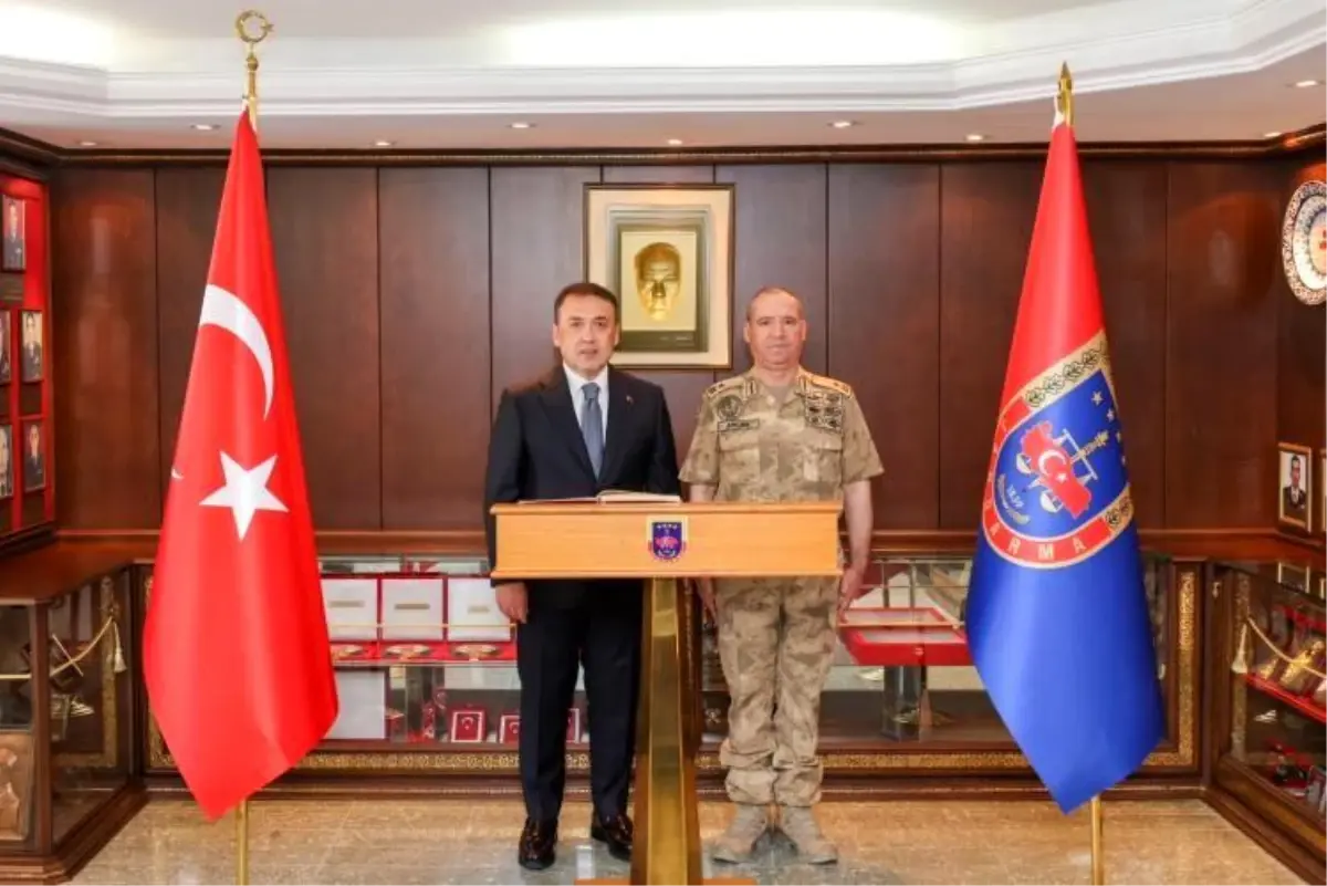 Vali Sözer, Jandarma Komutanı Aslan\'ı Ziyaret Etti