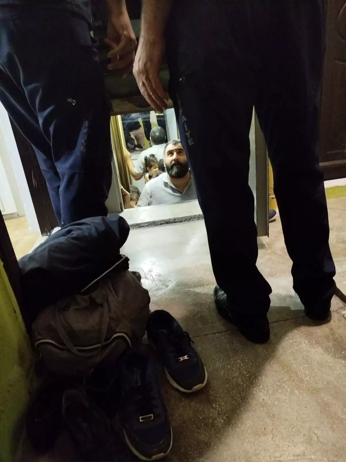 Elazığ\'da Aile Asansörde Mahsur Kaldı