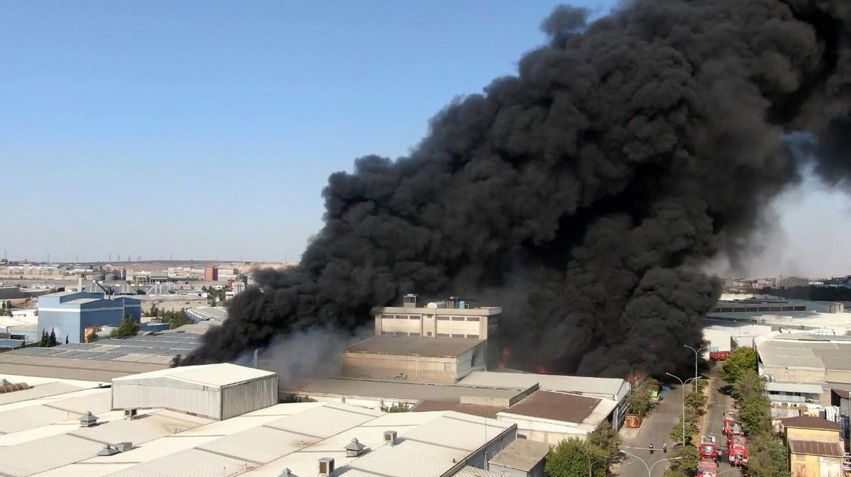 Gaziantep\'te Geri Dönüşüm Fabrikasında Yangın