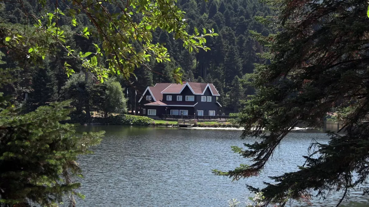 Gölcük Tabiat Parkı\'nda Ziyaretçi Akını