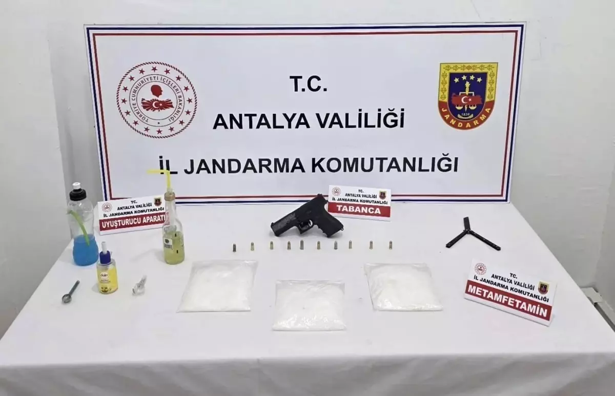 Kepez\'de Uyuşturucu ve Silah Operasyonu