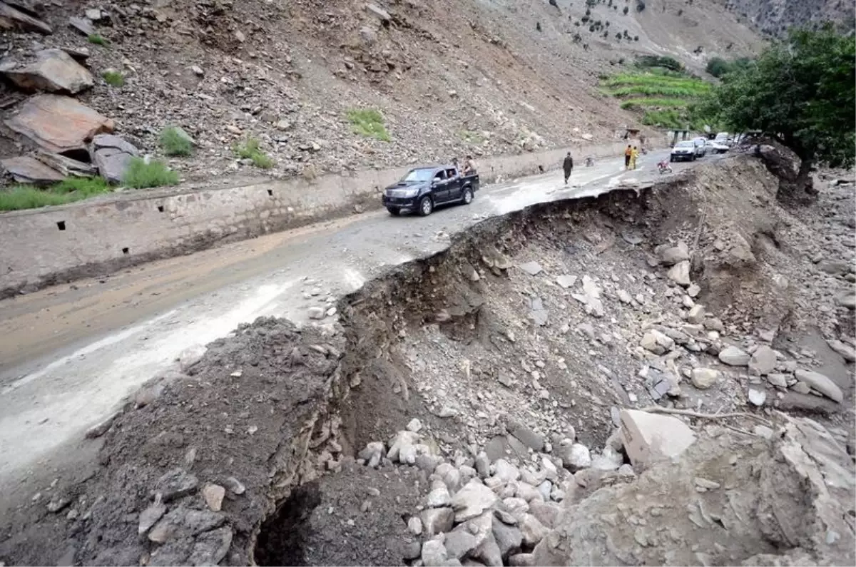 Pakistan\'da Sel Felaketi: 351 Ölü