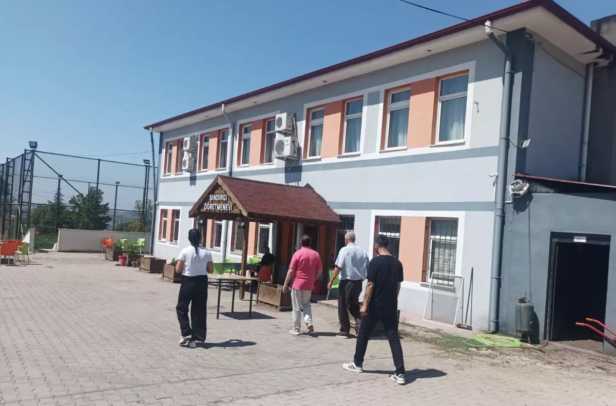 Sındırgı\'da Deprem Sonrası İncelemeler