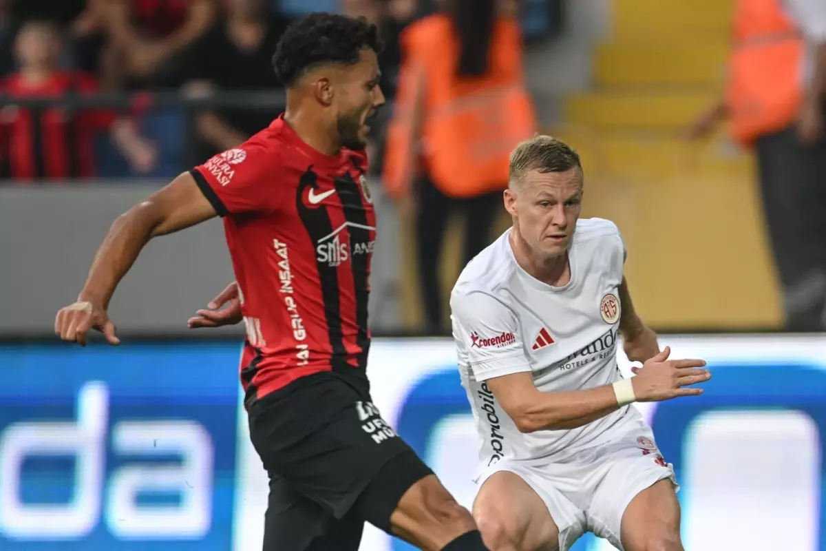Süper Lig\'de 9 sezon sonra bir ilk! Storm\'dan Antalyaspor\'a hayat öpücüğü