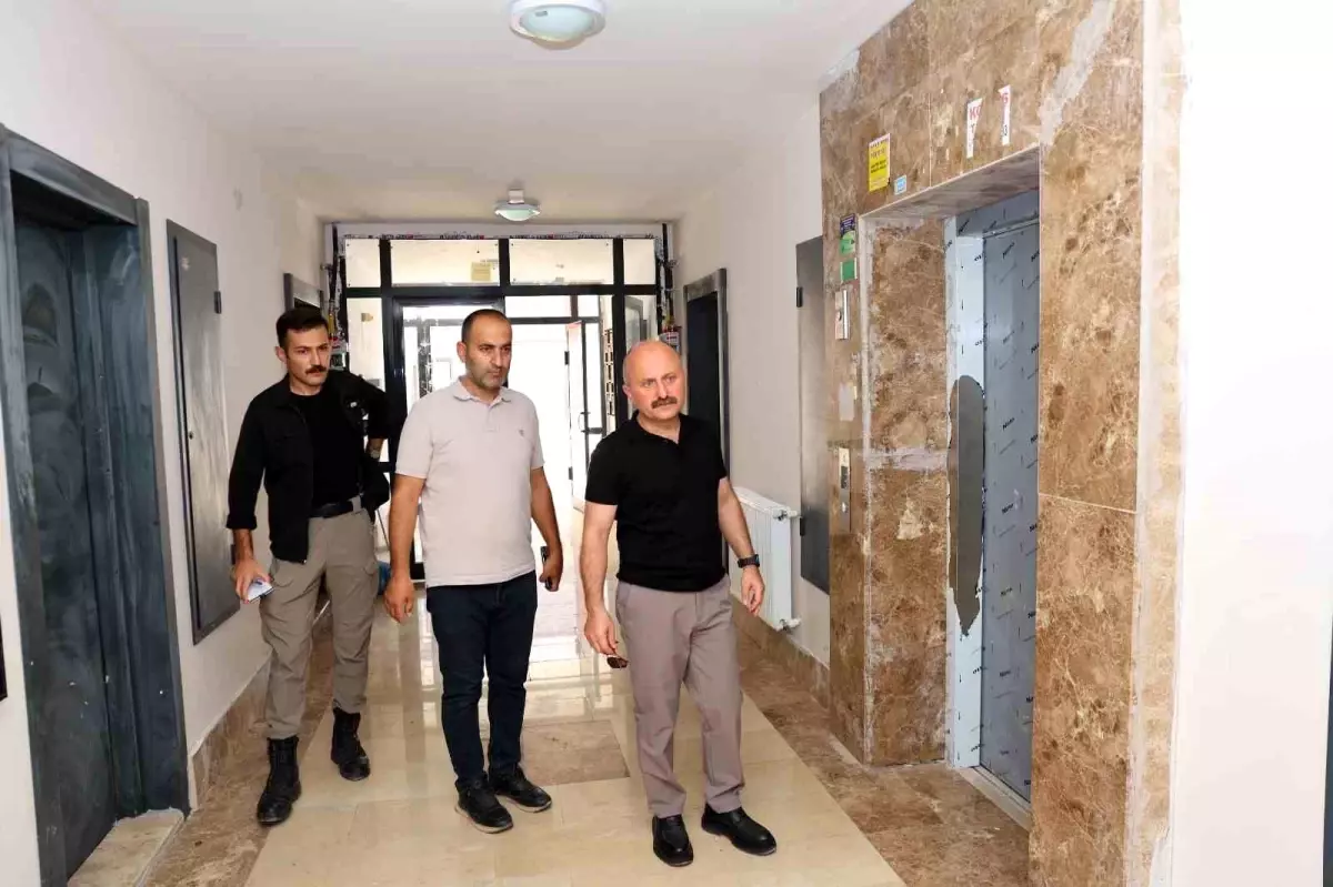Vali Varol\'dan Deprem Konutlarına Sürpriz Denetim