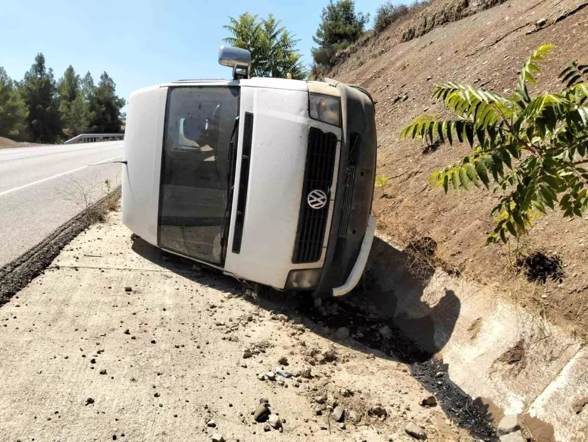 Burdur\'da Minibüs Devrildi: 1 Yaralı