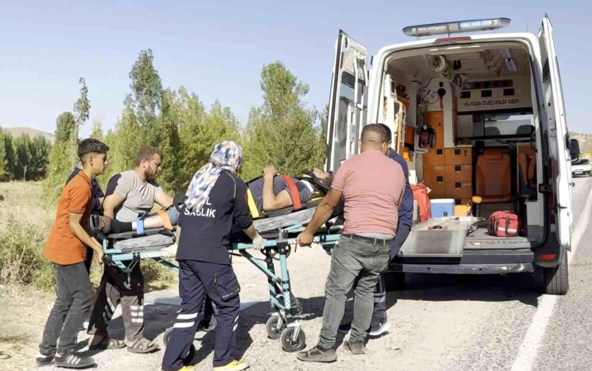 Aksaray\'da Takla Atan Kamyonet: İki Yaralı