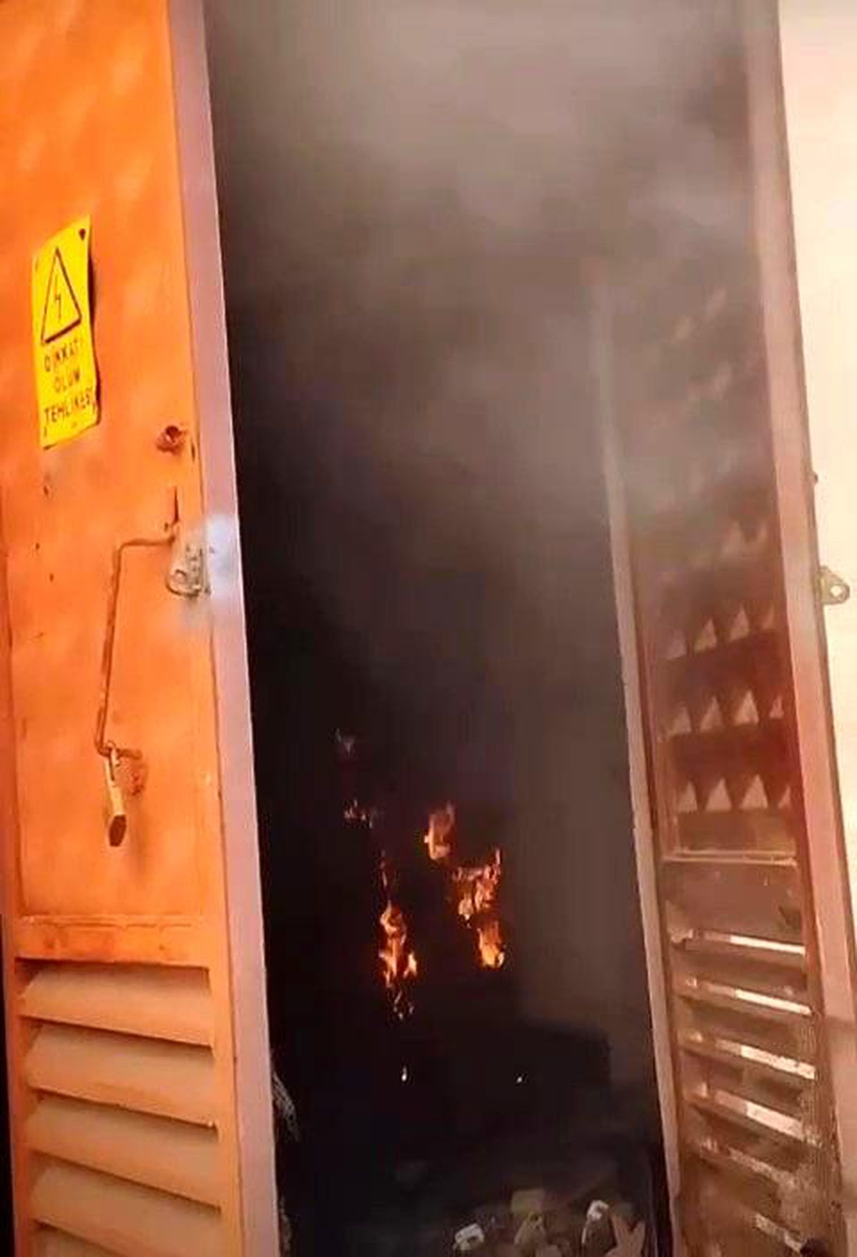 Hatay\'da Sıcak Hava Trafoyu Yaktı