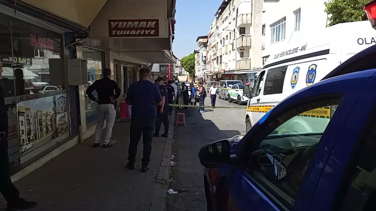 Boşanma Aşamasındaki Polis, Eşini Vurarak Öldürdü