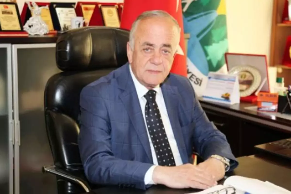 "Benim oğlumu işe almadın" deyip CHP\'li eski başkana saldırdı