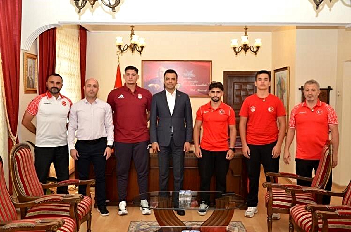 Bilecikli Genç Sporcular Kaymakam\'ı Ziyaret Etti