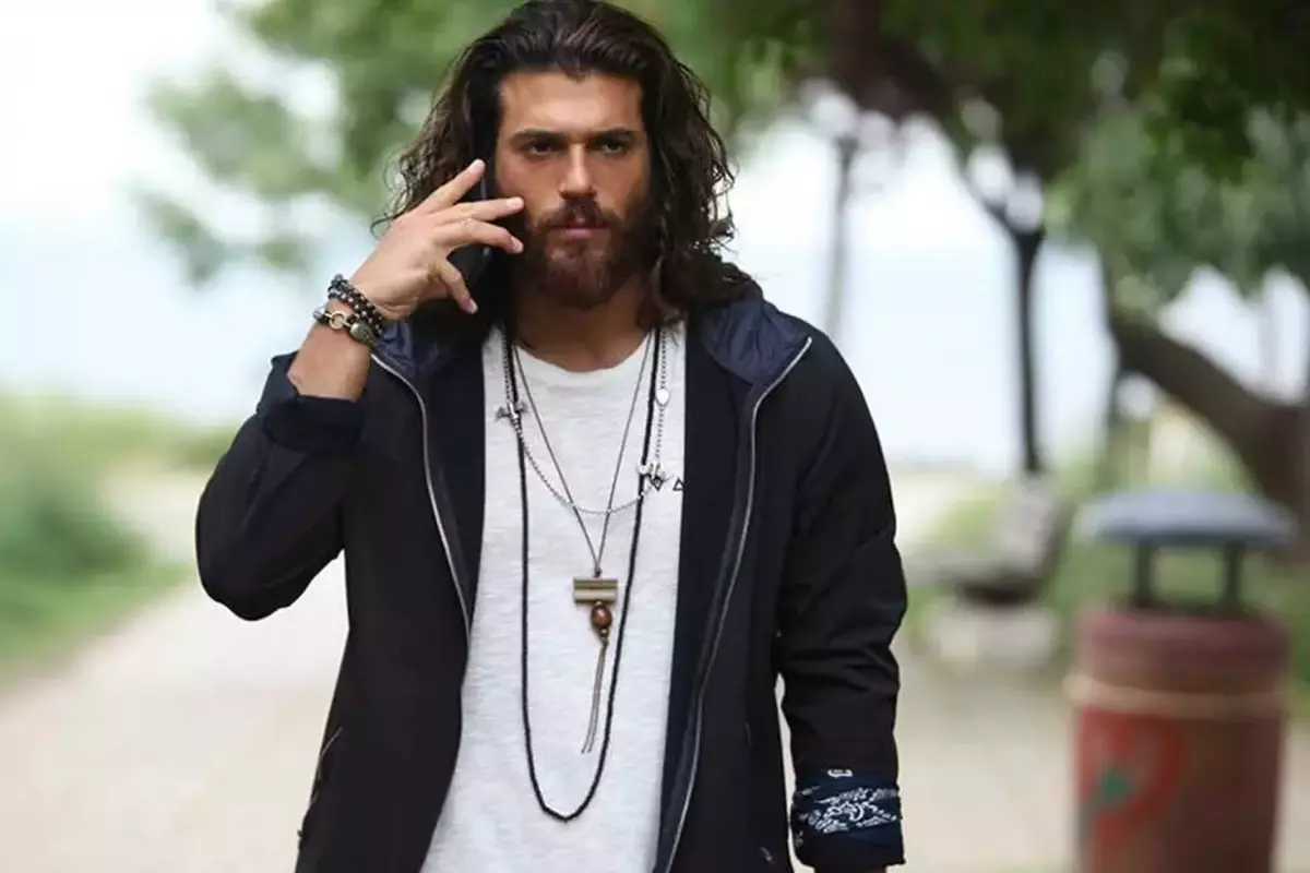 Bodrum\'dan sonra Çeşme! Can Yaman ve sevgilisi romantik anlar yaşadı