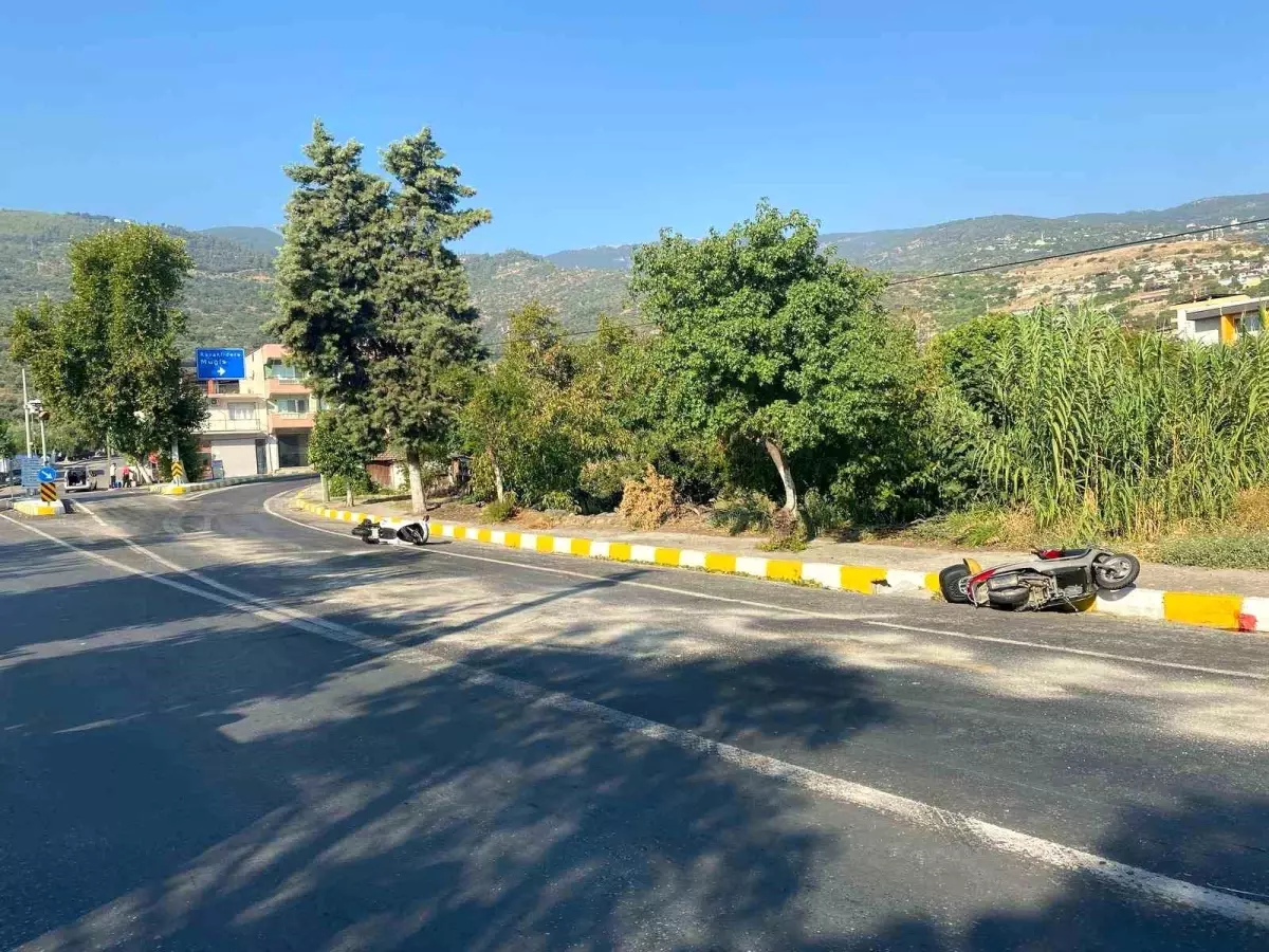 Aydın\'da Yağlı Yol Kazası: İki Motosiklet Devrildi
