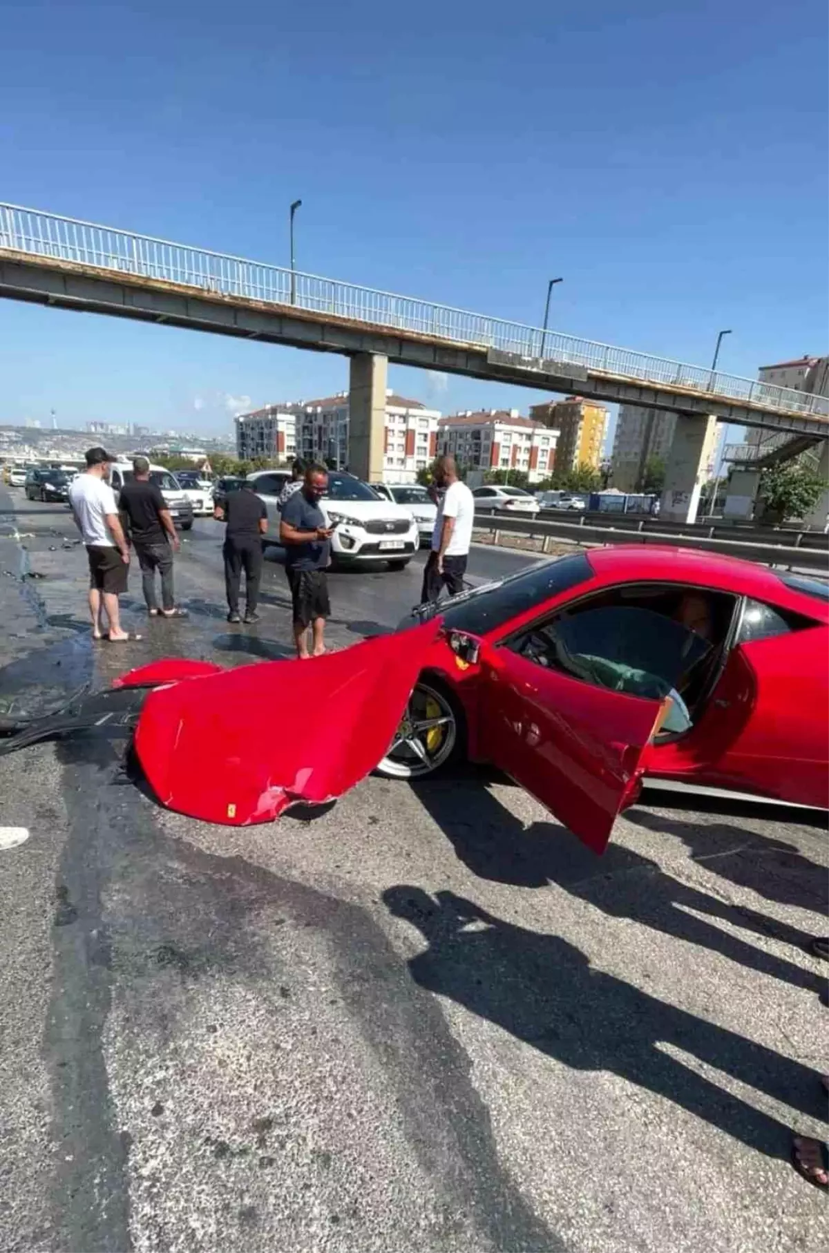 17 milyon liralık Ferrari, resmen hurdaya döndü