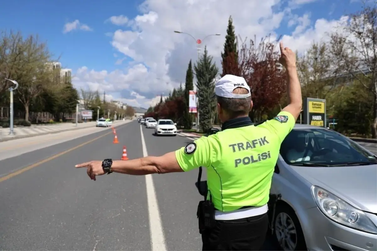 Düzce\'de Trafik Denetimlerinde 2572 Ceza