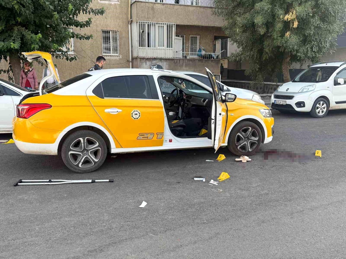 Diyarbakır\'da Eşine Ateş Açtı, İntihar Girişiminde Bulundu