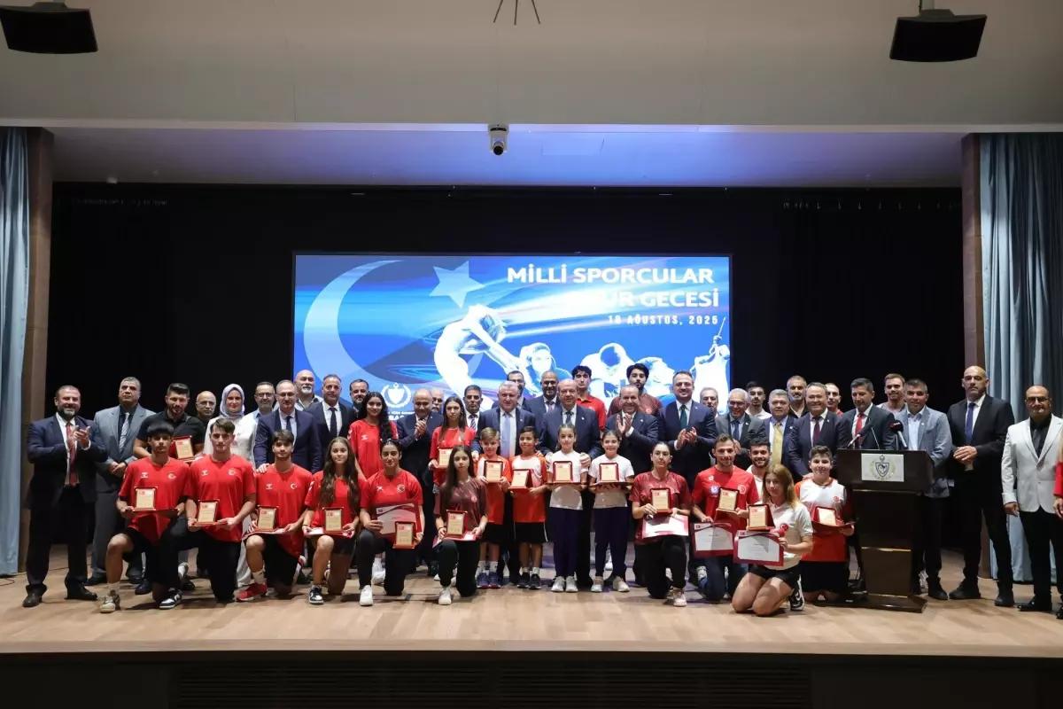 Bakan Bak KKTC\'de Spor Tesisleri Açtı