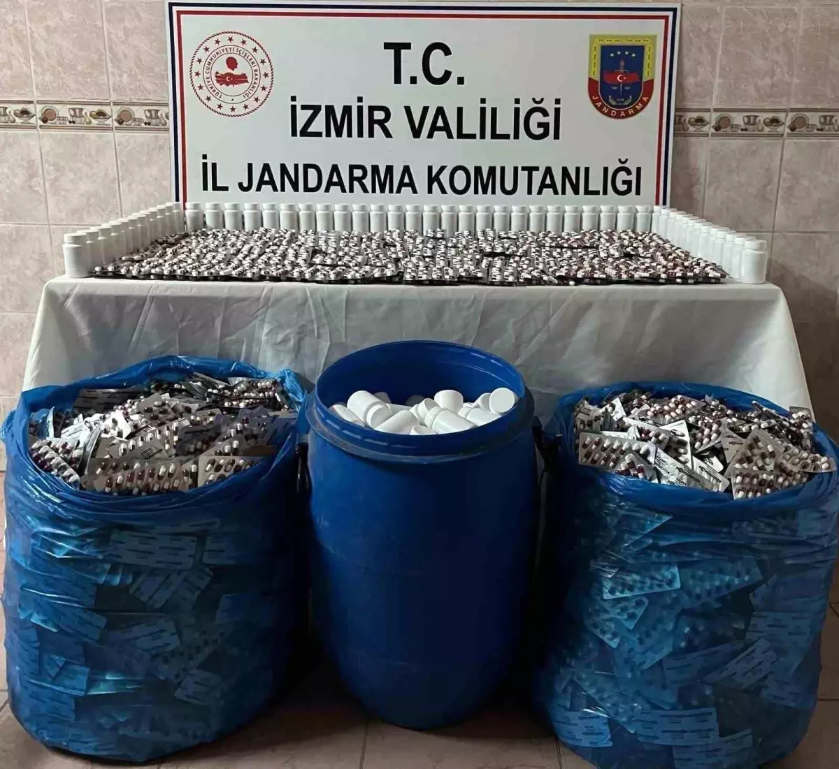 İzmir\'de Uyuşturucu Operasyonları: 38 Tutuklama