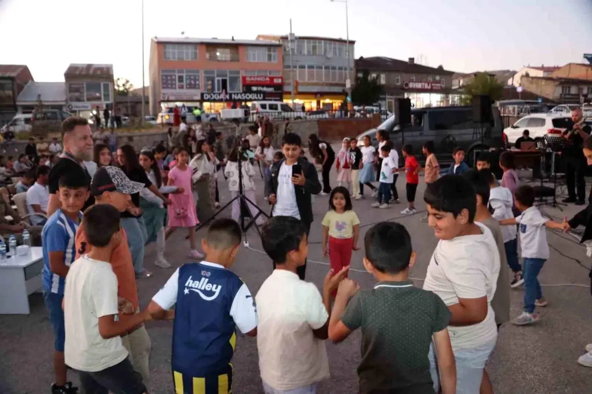 Karayazı\'da Kültür Yolu Festivali Coşkusu