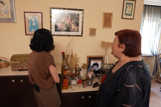 Kaynanalar'ın 'Döndü'sü Defne Yalnız, 3+1 evinde nostaljik bir yaşam sürüyor