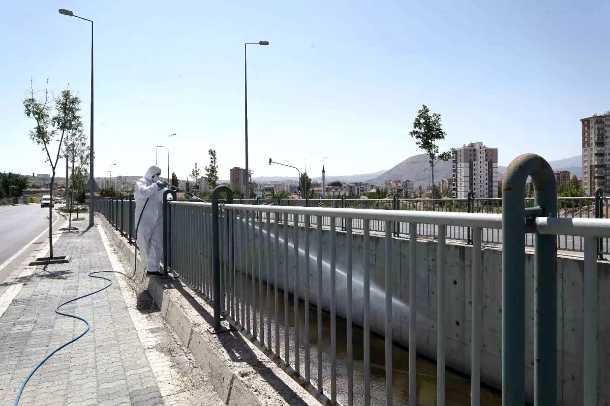 Melikgazi Belediyesi Yaz Aylarında Haşerelere Karşı İlaçlama Çalışmalarını Sürdürüyor