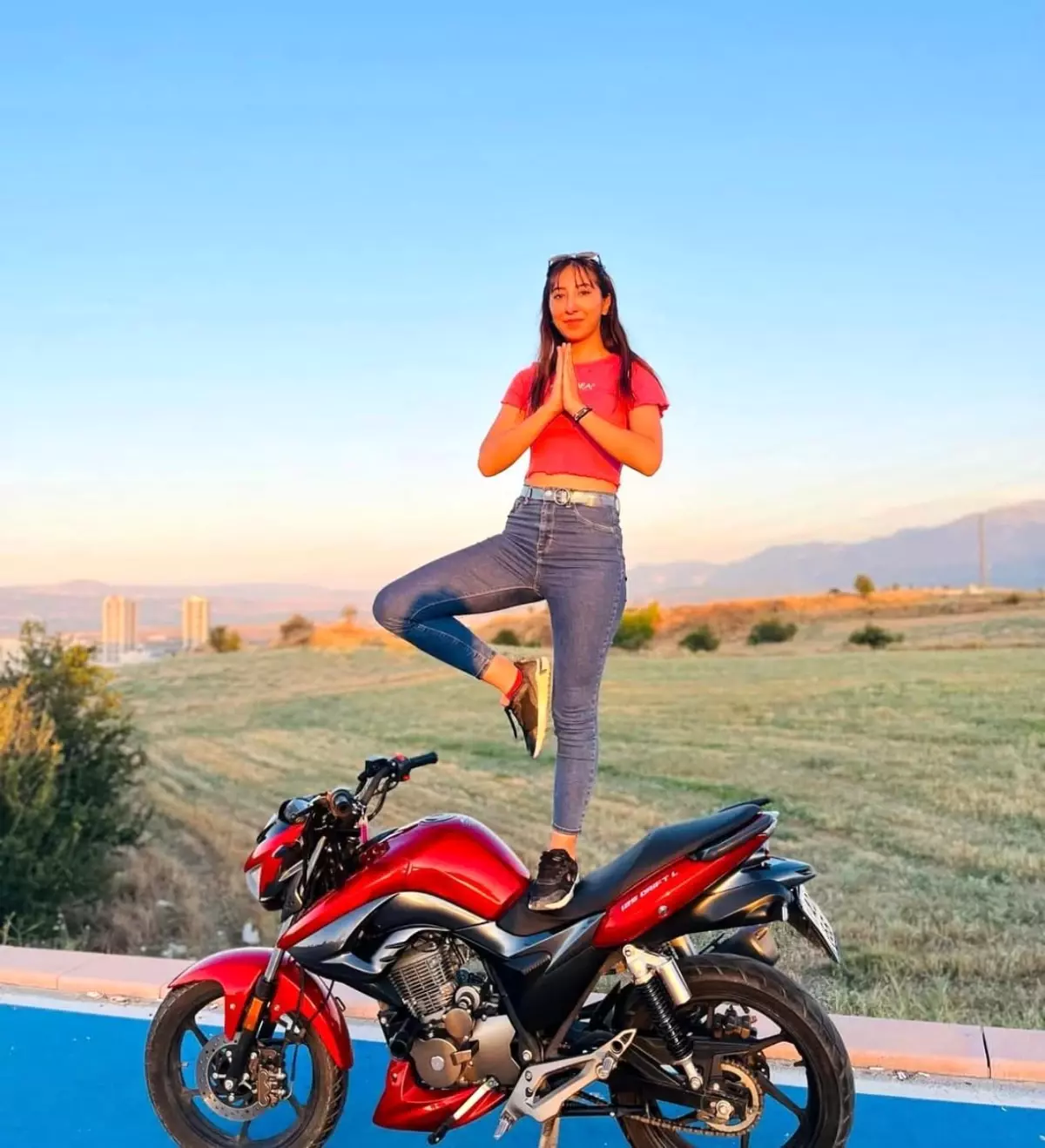 Motosiklet tutkusu Eda\'yı hayattan kopardı