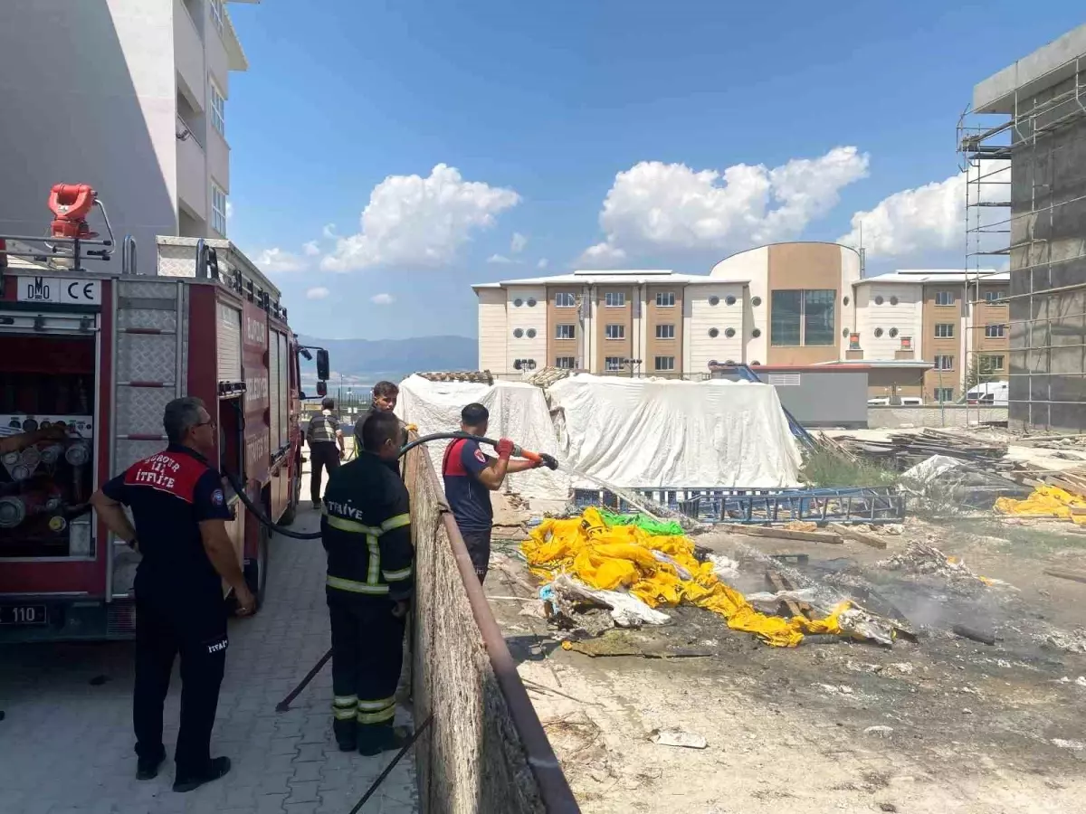 Burdur\'da İnşaatta Yangın Panic Yarattı