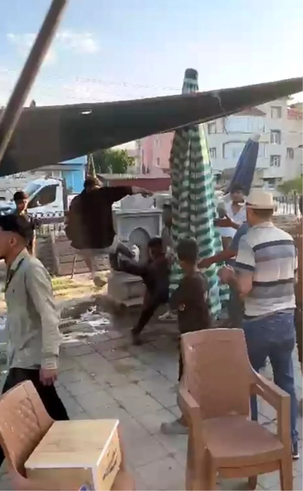Gölhisar\'da Pazar Yeri Kavgası
