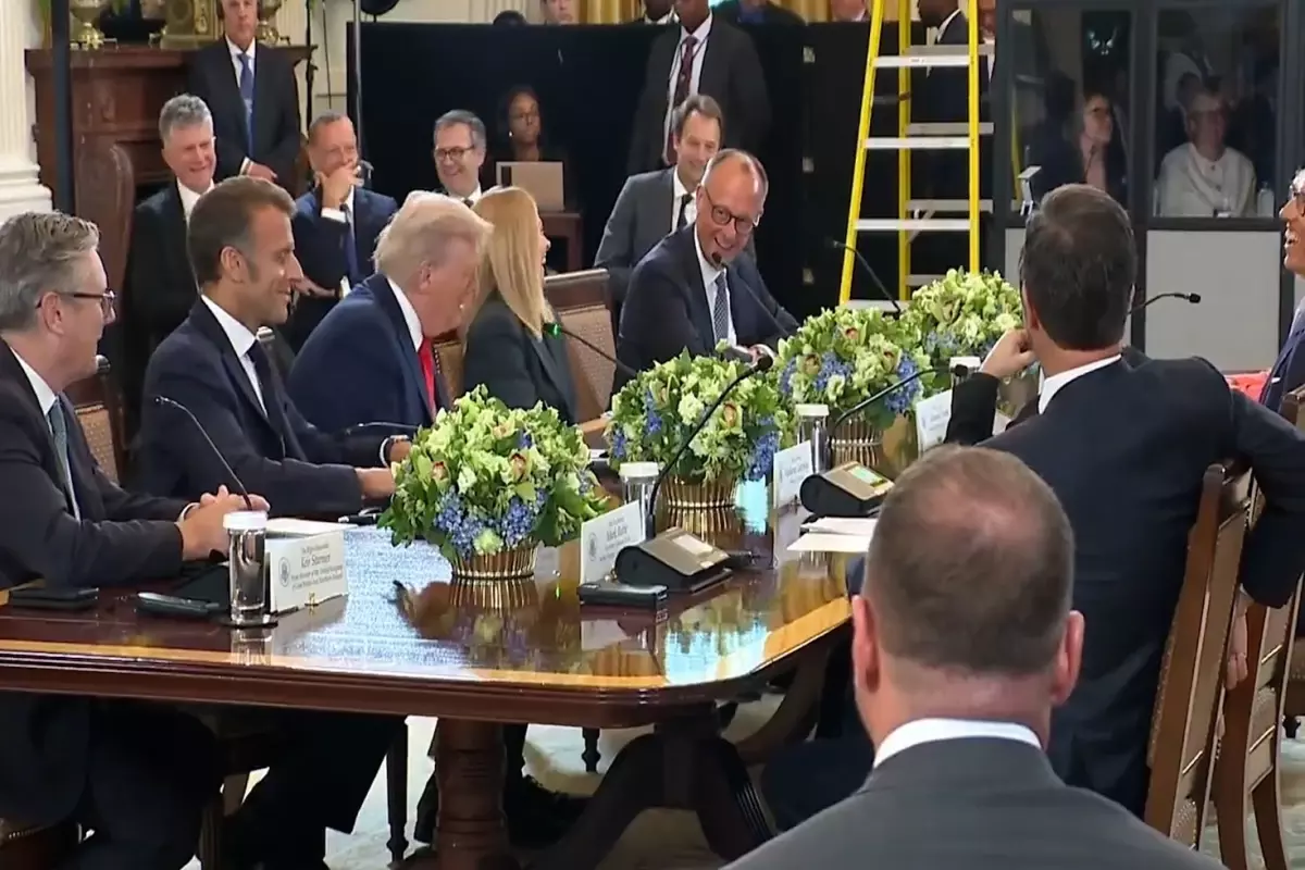 Trump\'tan Merz\'e esprili sataşma: Bu bronzlukla harika görünüyorsun