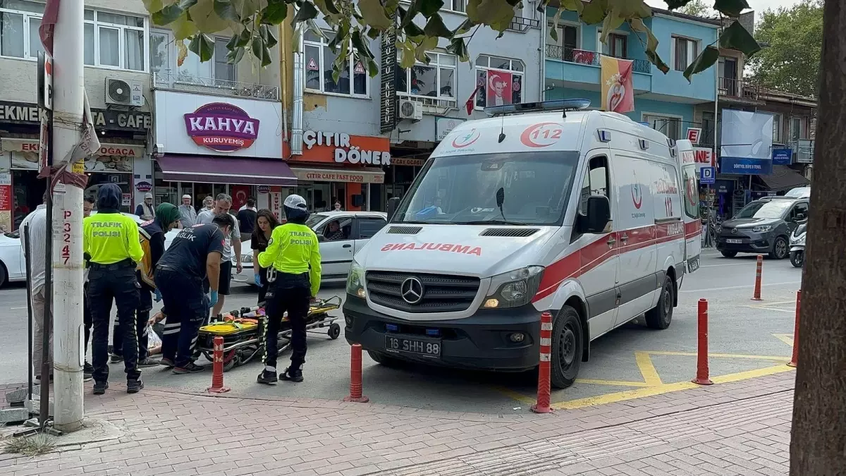 İznik\'te Yaya Kamyonete Çarptı