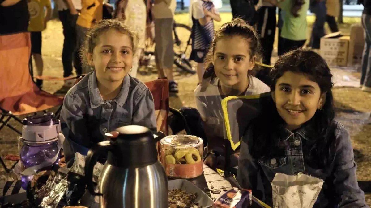 Başiskele\'de Çocuklar İçin Açık Hava Sinema Gösterimi