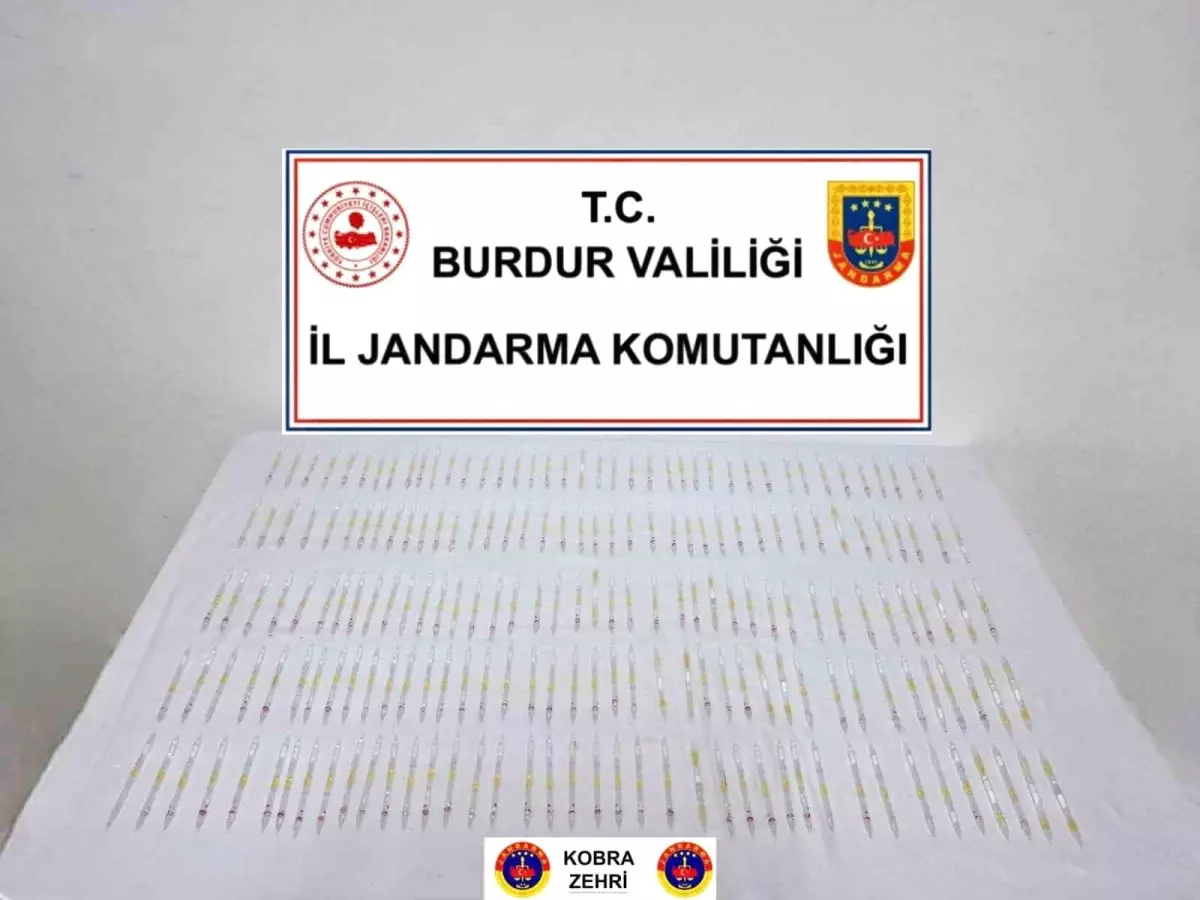 Burdur\'da 60 milyon TL değerinde 201 tüp kobra yılanı zehri ele geçirildi