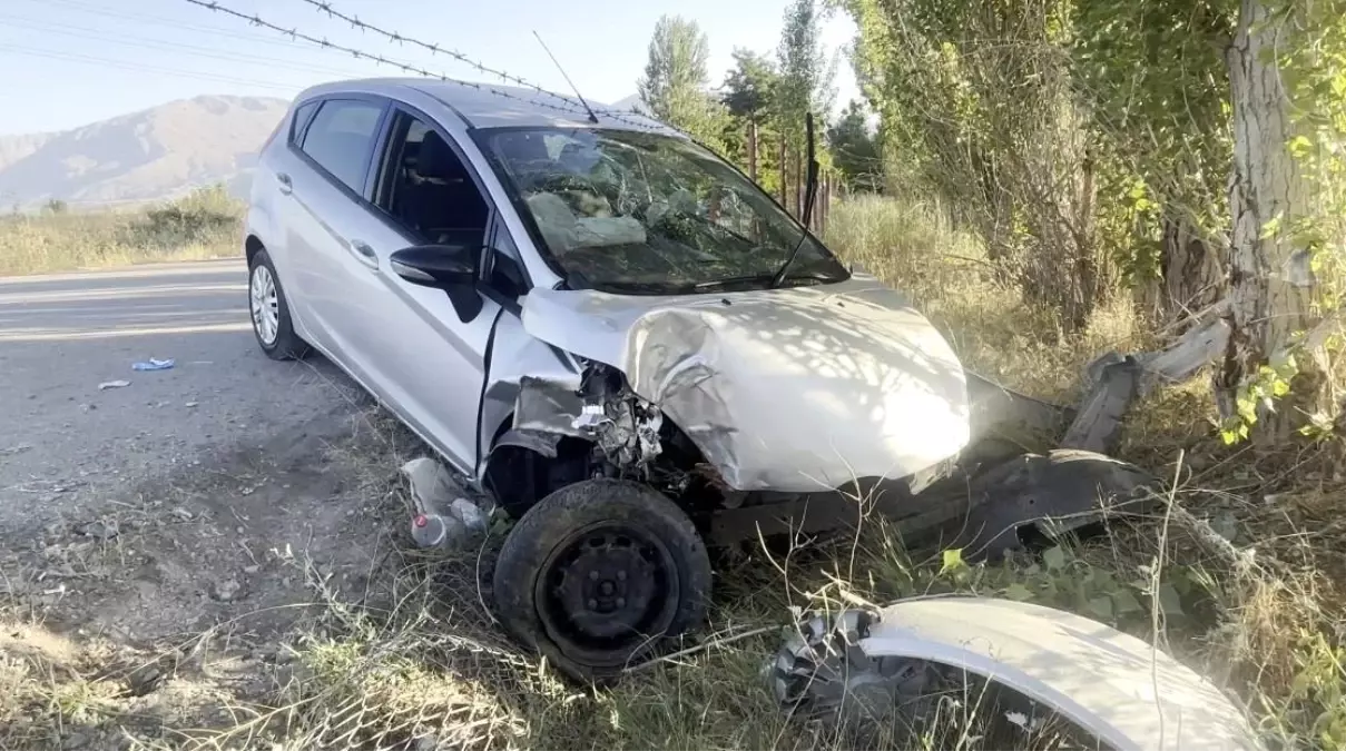 Erzincan\'da Trafik Kazası: 2 Yaralı