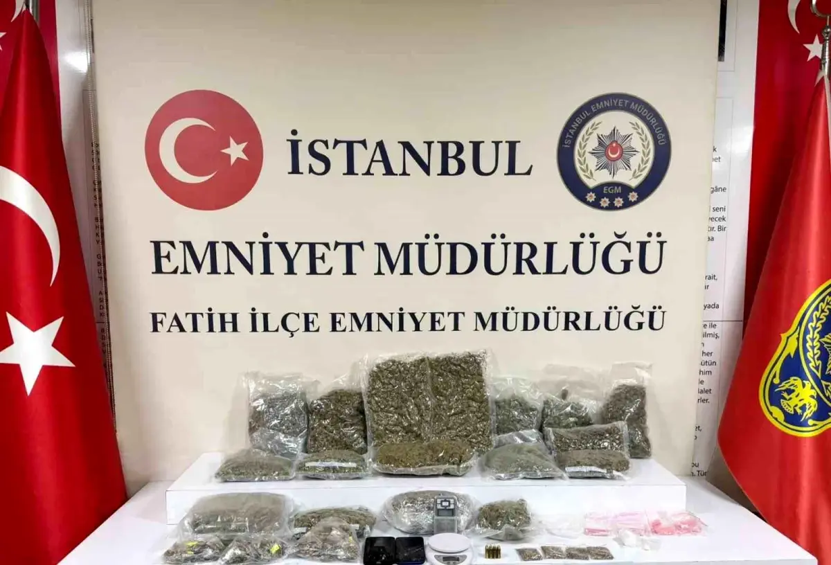Fatih\'te Uyuşturucu Operasyonu: 2 Gözaltı